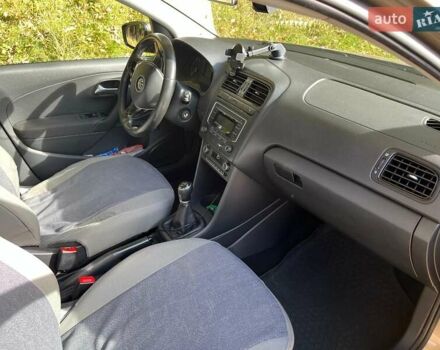 Бежевый Фольксваген Поло, объемом двигателя 1.4 л и пробегом 115 тыс. км за 10500 $, фото 3 на Automoto.ua