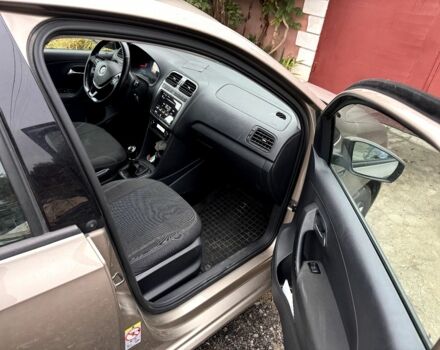 Бежевый Фольксваген Поло, объемом двигателя 1.4 л и пробегом 111 тыс. км за 9000 $, фото 7 на Automoto.ua