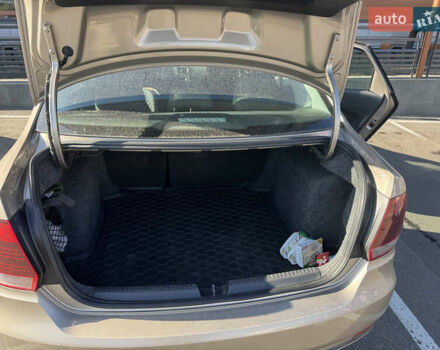 Бежевый Фольксваген Поло, объемом двигателя 1.4 л и пробегом 111 тыс. км за 9200 $, фото 6 на Automoto.ua