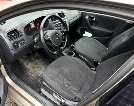 Бежевый Фольксваген Поло, объемом двигателя 1.4 л и пробегом 111 тыс. км за 9000 $, фото 6 на Automoto.ua