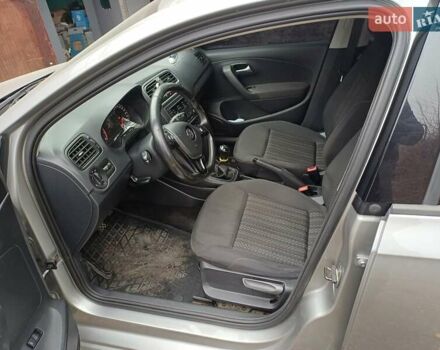 Бежевый Фольксваген Поло, объемом двигателя 1.39 л и пробегом 68 тыс. км за 12000 $, фото 5 на Automoto.ua