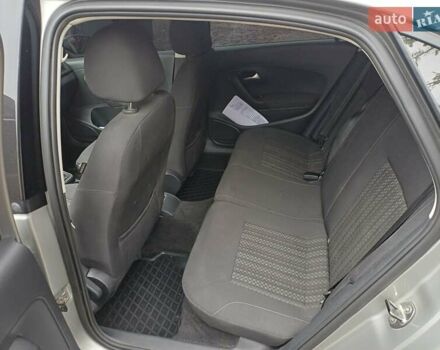 Бежевый Фольксваген Поло, объемом двигателя 1.39 л и пробегом 68 тыс. км за 12000 $, фото 8 на Automoto.ua