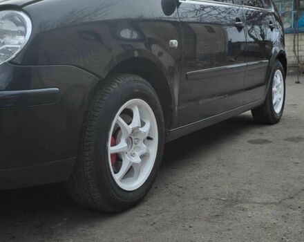 Черный Фольксваген Поло, объемом двигателя 1.2 л и пробегом 240 тыс. км за 2000 $, фото 4 на Automoto.ua