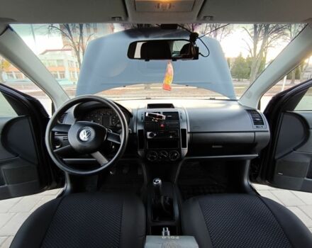 Черный Фольксваген Поло, объемом двигателя 1.4 л и пробегом 183 тыс. км за 4200 $, фото 12 на Automoto.ua