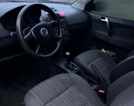 Черный Фольксваген Поло, объемом двигателя 1.2 л и пробегом 217 тыс. км за 3500 $, фото 2 на Automoto.ua