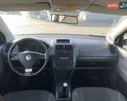 Черный Фольксваген Поло, объемом двигателя 1.39 л и пробегом 240 тыс. км за 4400 $, фото 9 на Automoto.ua