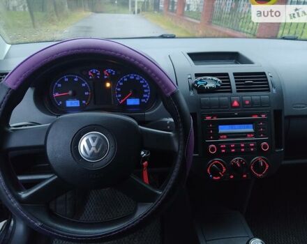 Черный Фольксваген Поло, объемом двигателя 1.2 л и пробегом 199 тыс. км за 3900 $, фото 2 на Automoto.ua