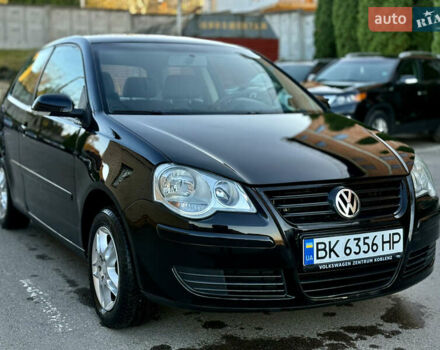 Черный Фольксваген Поло, объемом двигателя 1.2 л и пробегом 220 тыс. км за 3699 $, фото 2 на Automoto.ua