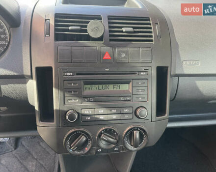 Черный Фольксваген Поло, объемом двигателя 1.4 л и пробегом 158 тыс. км за 4999 $, фото 22 на Automoto.ua