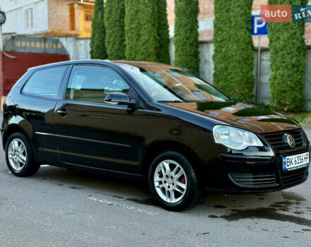 Черный Фольксваген Поло, объемом двигателя 1.2 л и пробегом 220 тыс. км за 3699 $, фото 3 на Automoto.ua