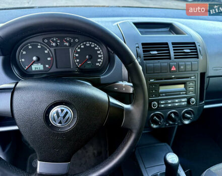 Черный Фольксваген Поло, объемом двигателя 1.2 л и пробегом 220 тыс. км за 3699 $, фото 14 на Automoto.ua