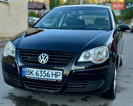 Черный Фольксваген Поло, объемом двигателя 1.2 л и пробегом 220 тыс. км за 3699 $, фото 1 на Automoto.ua
