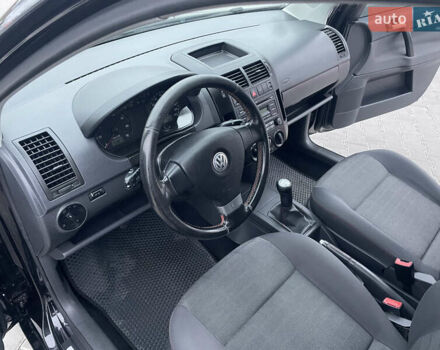 Черный Фольксваген Поло, объемом двигателя 1.39 л и пробегом 232 тыс. км за 5250 $, фото 23 на Automoto.ua