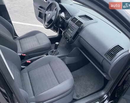 Черный Фольксваген Поло, объемом двигателя 1.39 л и пробегом 232 тыс. км за 5250 $, фото 26 на Automoto.ua