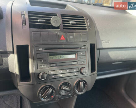 Черный Фольксваген Поло, объемом двигателя 1.4 л и пробегом 158 тыс. км за 4999 $, фото 23 на Automoto.ua