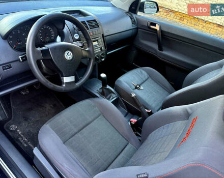 Черный Фольксваген Поло, объемом двигателя 1.2 л и пробегом 220 тыс. км за 3699 $, фото 12 на Automoto.ua