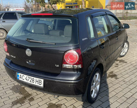 Черный Фольксваген Поло, объемом двигателя 1.39 л и пробегом 240 тыс. км за 4400 $, фото 6 на Automoto.ua