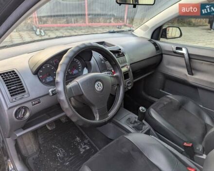 Чорний Фольксваген Поло, об'ємом двигуна 1.39 л та пробігом 250 тис. км за 5200 $, фото 6 на Automoto.ua