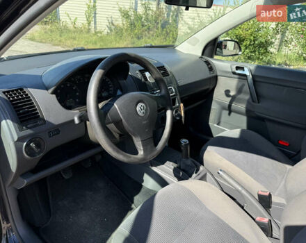 Черный Фольксваген Поло, объемом двигателя 1.2 л и пробегом 180 тыс. км за 4100 $, фото 9 на Automoto.ua