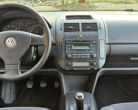 Черный Фольксваген Поло, объемом двигателя 1.6 л и пробегом 167 тыс. км за 5450 $, фото 17 на Automoto.ua