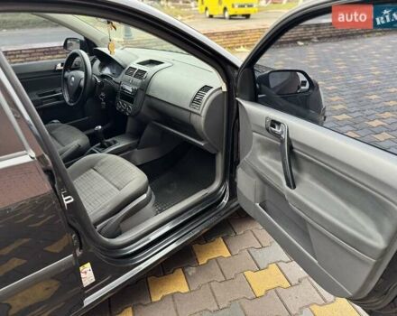 Черный Фольксваген Поло, объемом двигателя 1.4 л и пробегом 212 тыс. км за 4500 $, фото 12 на Automoto.ua