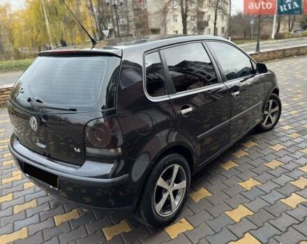 Черный Фольксваген Поло, объемом двигателя 1.4 л и пробегом 212 тыс. км за 4500 $, фото 6 на Automoto.ua