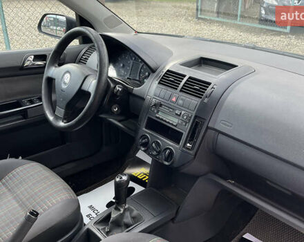 Черный Фольксваген Поло, объемом двигателя 1.39 л и пробегом 247 тыс. км за 4600 $, фото 13 на Automoto.ua