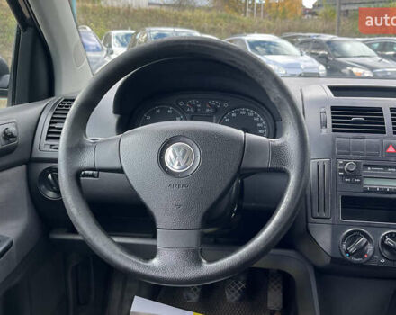 Черный Фольксваген Поло, объемом двигателя 1.39 л и пробегом 247 тыс. км за 4600 $, фото 8 на Automoto.ua
