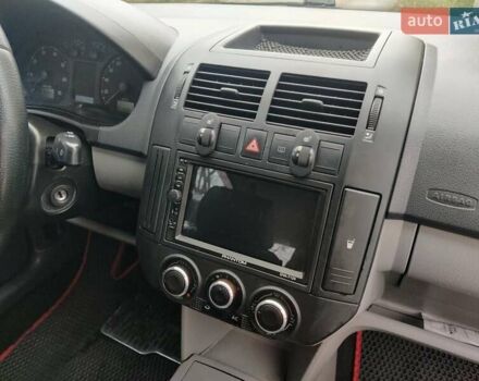 Черный Фольксваген Поло, объемом двигателя 1.4 л и пробегом 170 тыс. км за 5900 $, фото 17 на Automoto.ua