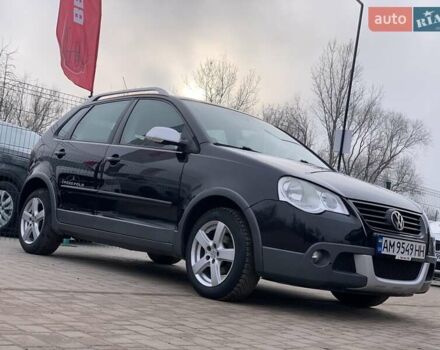 Черный Фольксваген Поло, объемом двигателя 1.4 л и пробегом 153 тыс. км за 6255 $, фото 5 на Automoto.ua