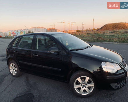 Черный Фольксваген Поло, объемом двигателя 1.4 л и пробегом 190 тыс. км за 6999 $, фото 4 на Automoto.ua