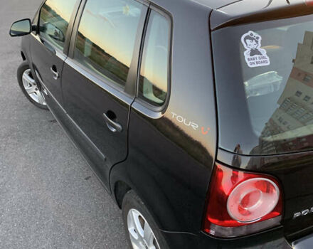 Черный Фольксваген Поло, объемом двигателя 1.4 л и пробегом 190 тыс. км за 6999 $, фото 6 на Automoto.ua