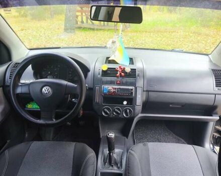 Черный Фольксваген Поло, объемом двигателя 1.4 л и пробегом 275 тыс. км за 4600 $, фото 4 на Automoto.ua