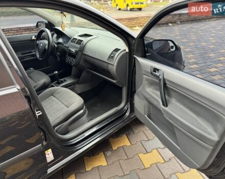 Черный Фольксваген Поло, объемом двигателя 1.4 л и пробегом 212 тыс. км за 4500 $, фото 16 на Automoto.ua