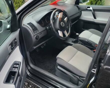 Чорний Фольксваген Поло, об'ємом двигуна 1.6 л та пробігом 185 тис. км за 5700 $, фото 15 на Automoto.ua