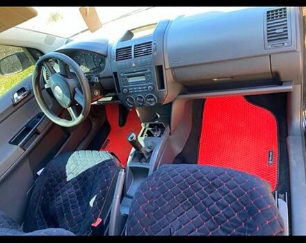 Черный Фольксваген Поло, объемом двигателя 1.2 л и пробегом 140 тыс. км за 4500 $, фото 5 на Automoto.ua