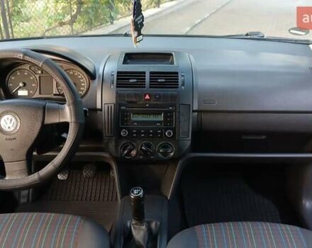 Черный Фольксваген Поло, объемом двигателя 1.4 л и пробегом 211 тыс. км за 4700 $, фото 7 на Automoto.ua