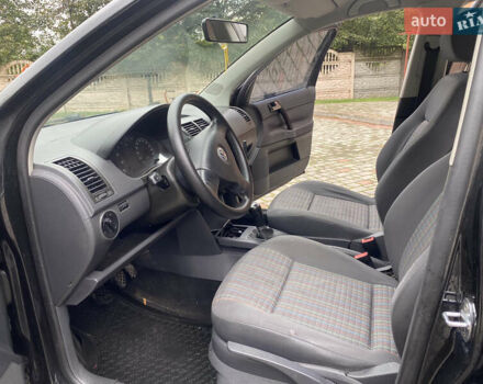 Черный Фольксваген Поло, объемом двигателя 1.39 л и пробегом 145 тыс. км за 3800 $, фото 8 на Automoto.ua