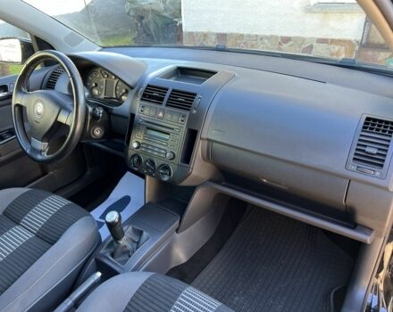 Черный Фольксваген Поло, объемом двигателя 1.6 л и пробегом 133 тыс. км за 5900 $, фото 19 на Automoto.ua