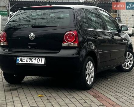 Черный Фольксваген Поло, объемом двигателя 1.4 л и пробегом 214 тыс. км за 5200 $, фото 3 на Automoto.ua