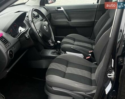 Черный Фольксваген Поло, объемом двигателя 1.4 л и пробегом 214 тыс. км за 5200 $, фото 8 на Automoto.ua