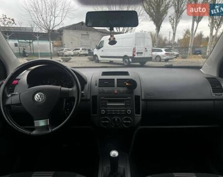 Черный Фольксваген Поло, объемом двигателя 1.4 л и пробегом 214 тыс. км за 5200 $, фото 17 на Automoto.ua