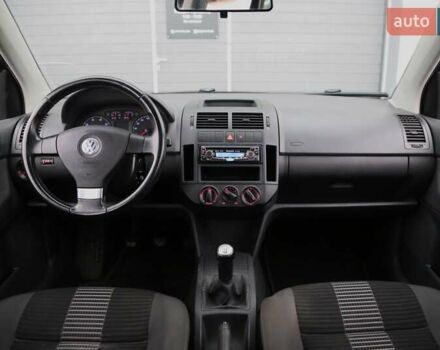 Черный Фольксваген Поло, объемом двигателя 1.4 л и пробегом 168 тыс. км за 5200 $, фото 15 на Automoto.ua