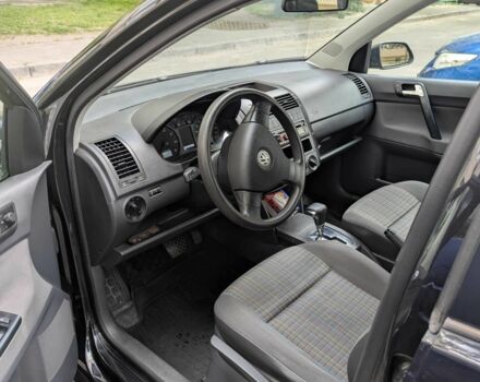 Черный Фольксваген Поло, объемом двигателя 1.4 л и пробегом 180 тыс. км за 6000 $, фото 6 на Automoto.ua