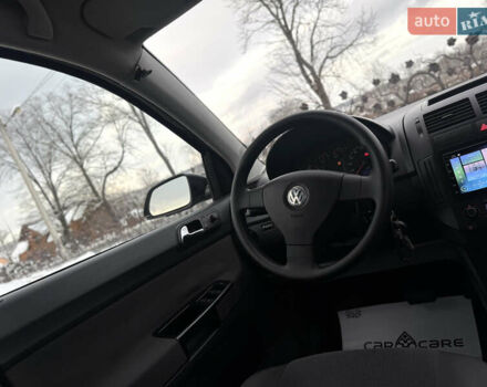 Черный Фольксваген Поло, объемом двигателя 1.6 л и пробегом 147 тыс. км за 6799 $, фото 80 на Automoto.ua