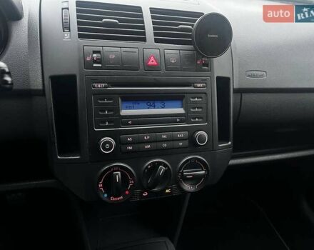 Черный Фольксваген Поло, объемом двигателя 1.4 л и пробегом 214 тыс. км за 5200 $, фото 19 на Automoto.ua