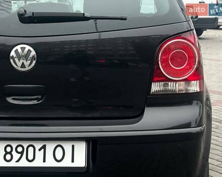 Черный Фольксваген Поло, объемом двигателя 1.4 л и пробегом 214 тыс. км за 5200 $, фото 7 на Automoto.ua
