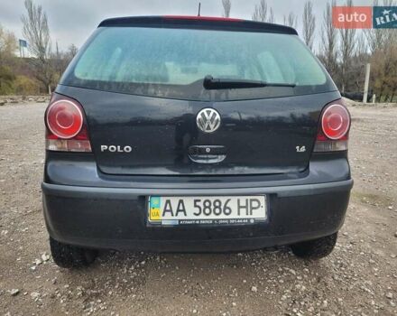 Черный Фольксваген Поло, объемом двигателя 1.4 л и пробегом 220 тыс. км за 3700 $, фото 4 на Automoto.ua