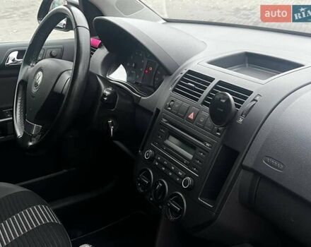 Черный Фольксваген Поло, объемом двигателя 1.4 л и пробегом 214 тыс. км за 5200 $, фото 16 на Automoto.ua