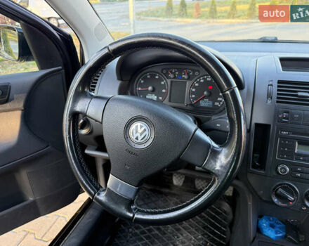 Чорний Фольксваген Поло, об'ємом двигуна 1.2 л та пробігом 228 тис. км за 4250 $, фото 23 на Automoto.ua